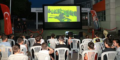 Osmangazi'de çocukların yazlık sinema coşkusu!