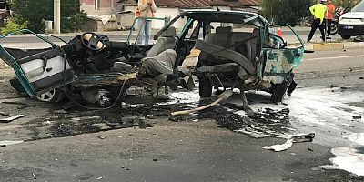 Otomobil ikiye bölündü: 2 yaralı