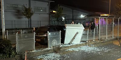 Otomobil tramvay durağına daldı: 1 yaralı