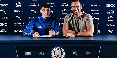 Phil Foden 4 yıllık imzayı attı