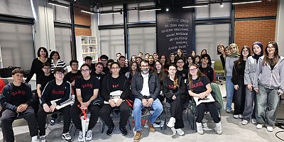“Sanatçılar Sennur Sezer Okuyor” etkinliğinin konuğu Arif Pişkin oldu