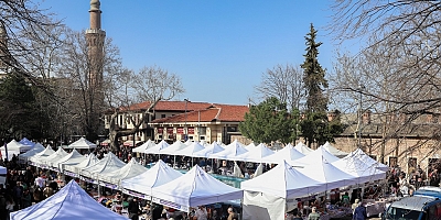Şehrin göbeğinde Bursalılardan yoğun ilgi gören pazar!
