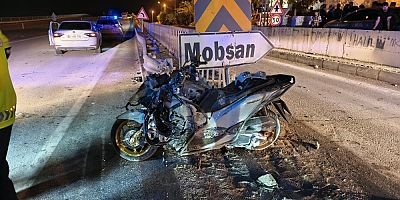 Seyir halinde olan motosiklet bariyere çarptı: 2 yaralı