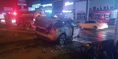 Tırla çarpışan otomobil küle döndü