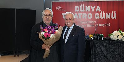 Tiyatronun dev ismi Bursa'da; Büyük ilgi gördü...