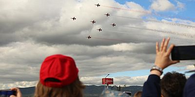 Türk Yıldızları'ndan göz kamaştıran gösteri