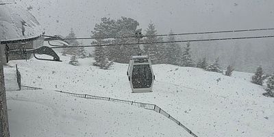 Uludağ'a bakın Uludağ'a; Lapa lapa kar yağıyor...