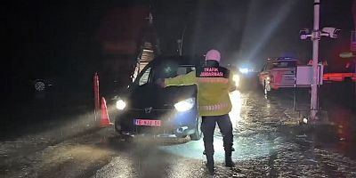 Bursa'da kar yağışını görenler Uludağ'a çıktı! Jandarma denetimde