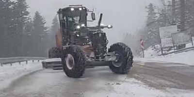 Uludağ'da kar sürprizi; Her yer bembeyaz...