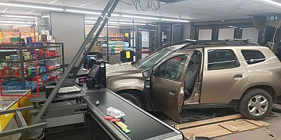 Yol kenarına park etmek isterken markete girdi