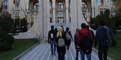 Yükseköğrenim mezunlarının ikamet izni 1 yıl daha uzatılabilecek