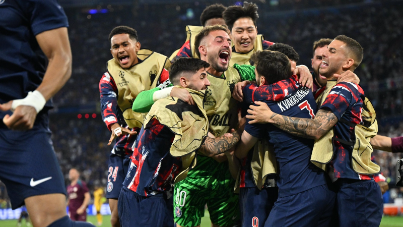 Tarih işte böyle yazılır; PSG şampiyon...