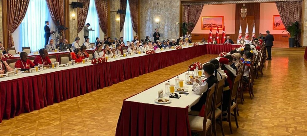 TBMM Başkanı Kurtulmuş, dünya çocuklarını kabul etti