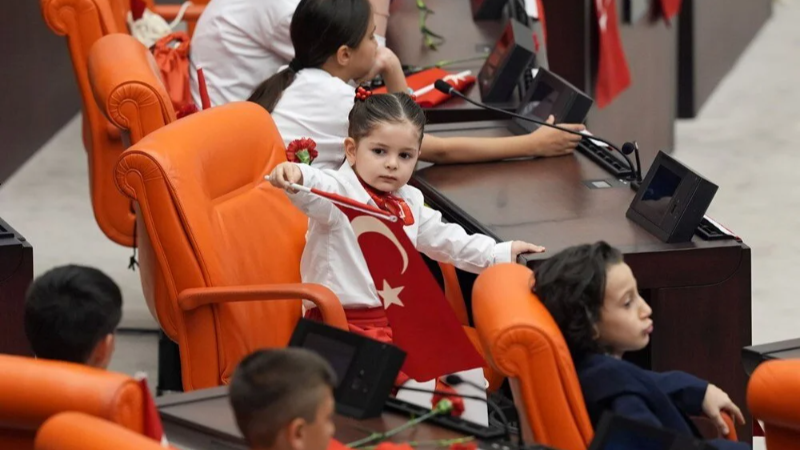 TBMM'den renkli görüntüler; Her yer kırmızı beyaz...