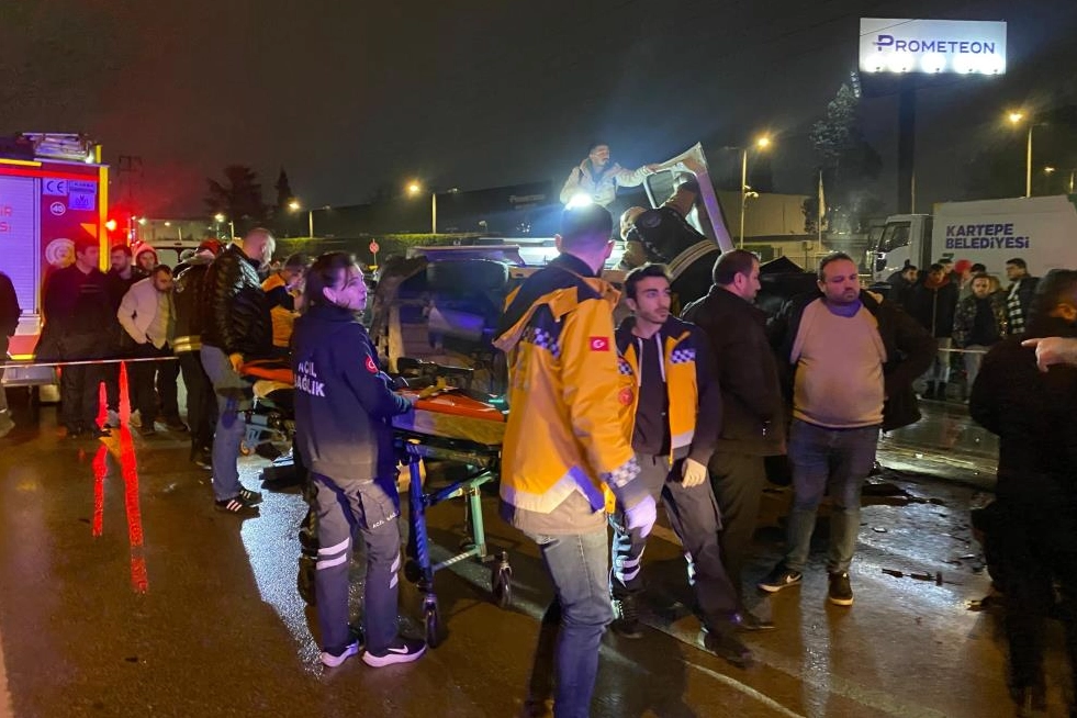 Ters yöne giren alkollü sürücü dehşet saçtı; Otobanda can pazarı...