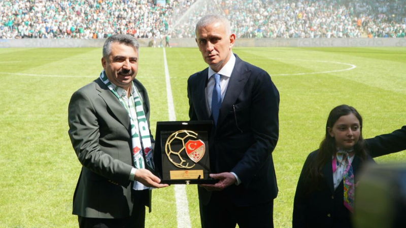 TFF'den Başkan Yılmaz’a anlamlı ödül
