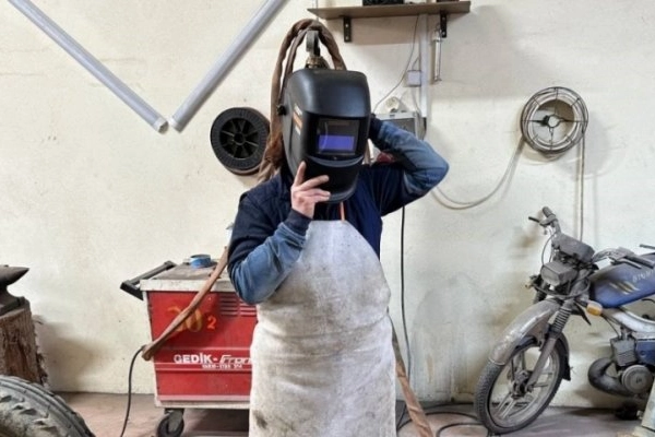 Türk kadınının elinden hiç bir iş kurtulmaz; Bursalı usta alkışı hak ediyor