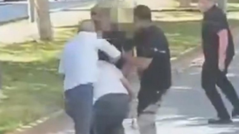 Türkiye bu olayı konuşuyor; Trafikte tartıştığı kişiyi kemerle boğmaya çalıştı