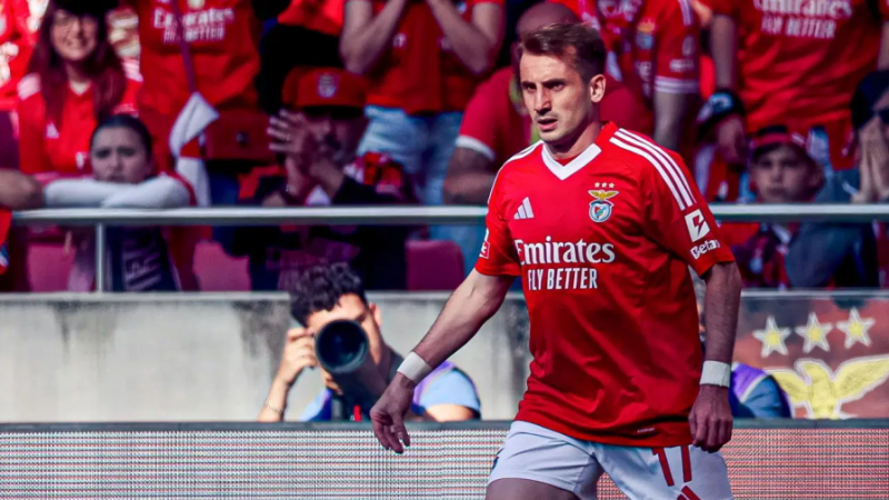 Türkiye bu transferi konuşuyor; Benfica'dan Fenerbahçe'ye...