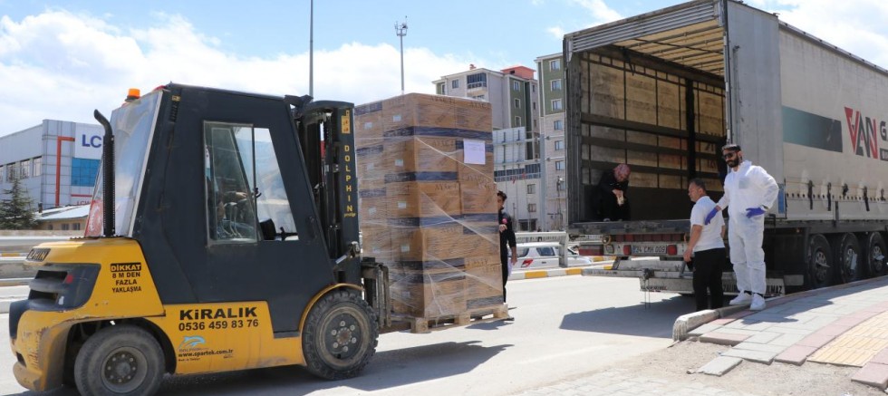 Türkiye’den İran’a tıbbi malzeme yardımı