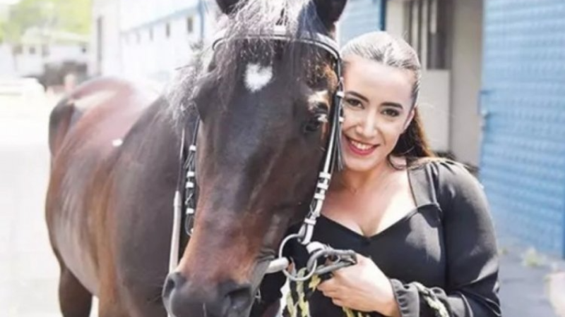 Türkiye'nin ilk kadın yarış spikerinden acı haber!