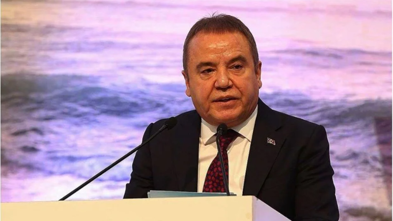 Tutuklu bulunan Muhittin Böcek hastaneye kaldırıldı