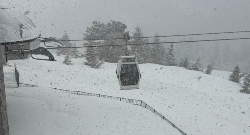 Uludağ'a bakın Uludağ'a; Lapa lapa kar yağıyor...