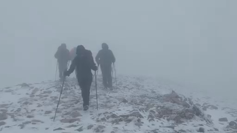 Uludağ'ın zirvesi beyaza büründü!
