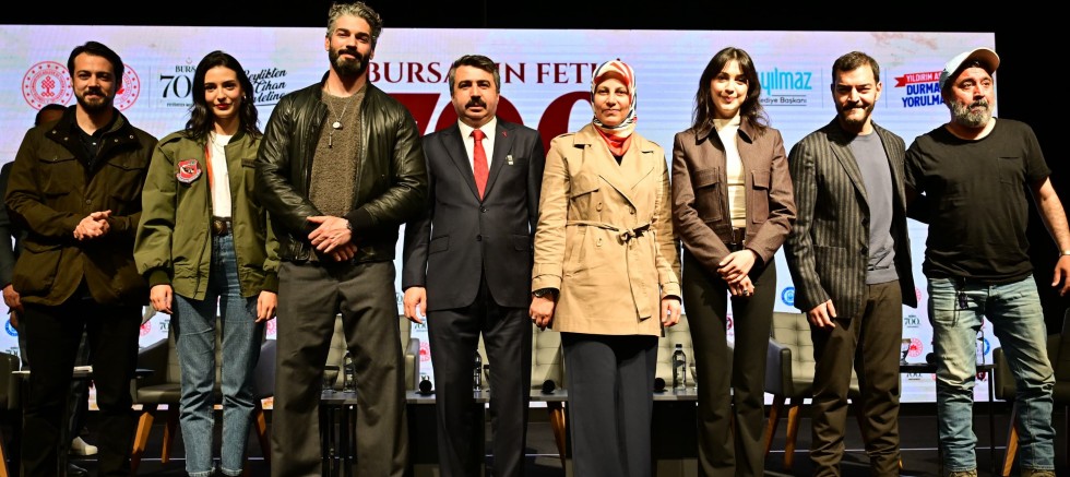 Ünlü oyuncular fetih kutlamalarında Bursalılarla buluştu!