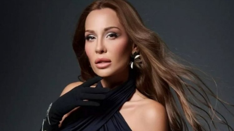 Ünlü şarkıcı hayatını kaybetti!