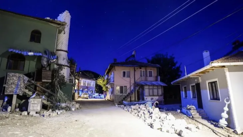 Uzman isim deprem için o ili açık açık uyardı!