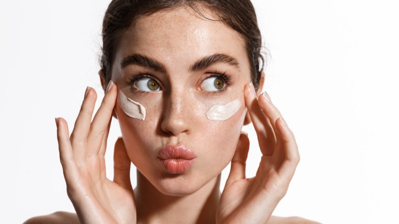 Uzmanından uyarı; Güneşle gelen cilt lekelerine dikkat