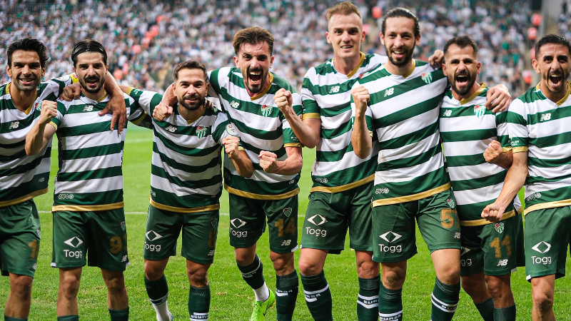 Var mı Bursaspor gibisi; Zirvedeyiz...