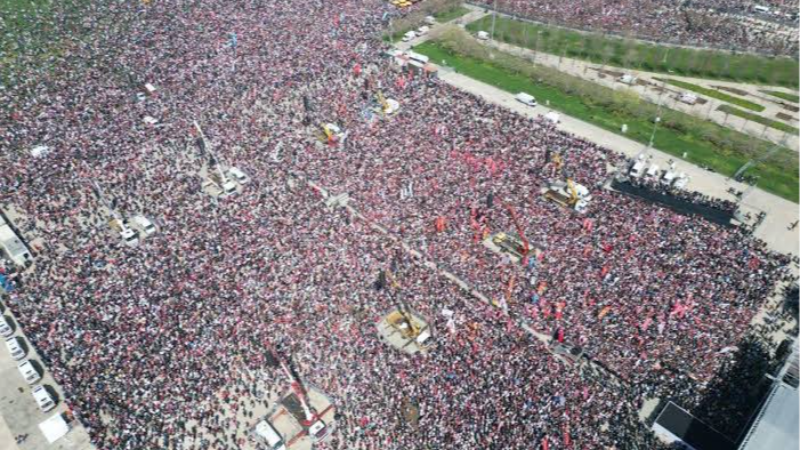 Varank'tan Maltepe sorusu;  Metrekareye 36 kişiyi nasıl sığdırdınız?