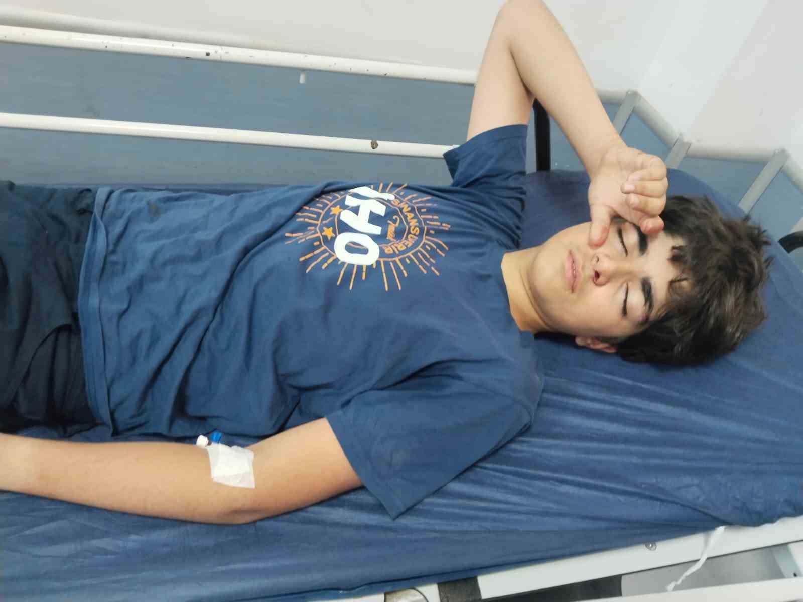 Voleybol filesine takılan öğrenci ölümden döndü: O anlar kamerada