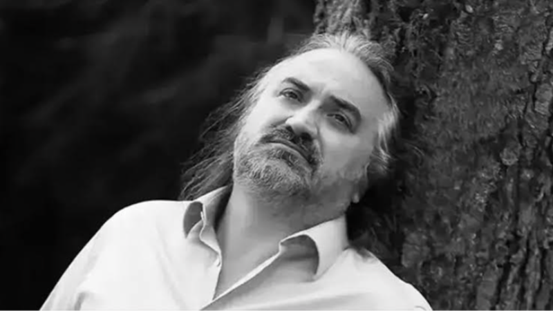 Volkan Konak için tepki çeken sözler; Sahnede gebermiş...