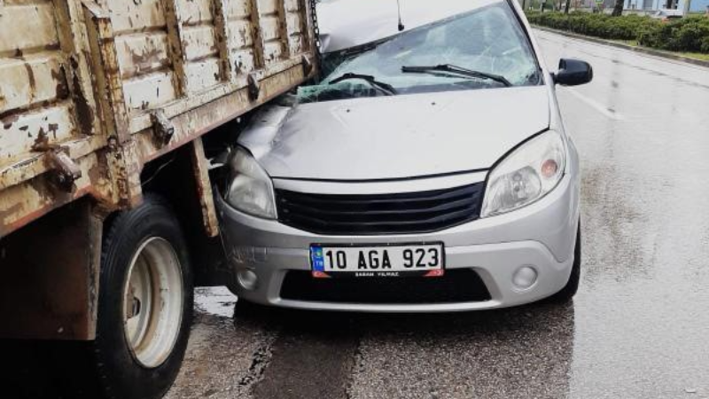 Yağmur yağdı böyle oldu; Bursa'da araç bu hale geldi