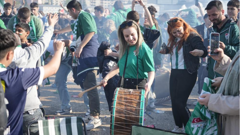 Yer gök yeşil beyaz