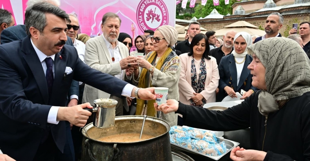 Yıldırım'da 3 gün süren Erguvan Bayramı'ndan renkli görüntüler!