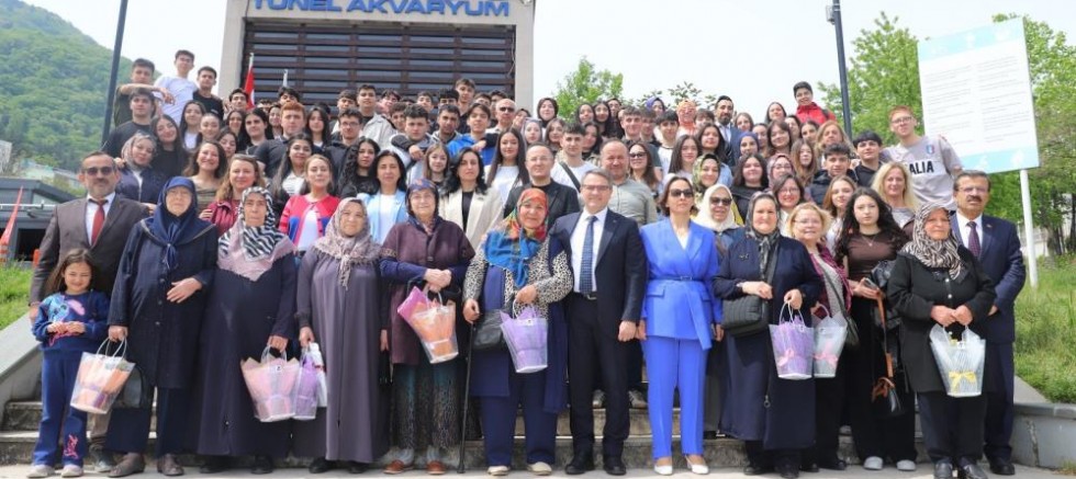 Yıldırım’da ‘Nesiller Buluşuyor’ projesi özel günle taçlandı
