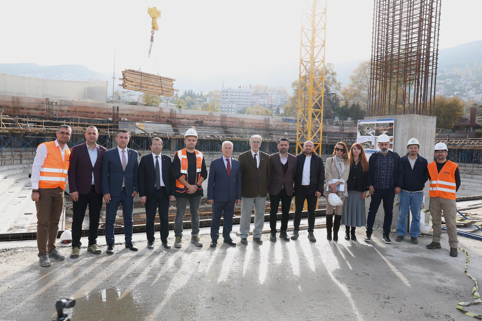 Atatürk Spor Salonu hızla yükseliyor