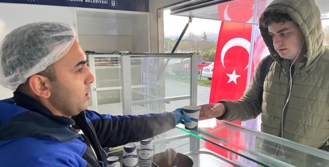 Büyükşehirden öğrencilere sıcak çorba