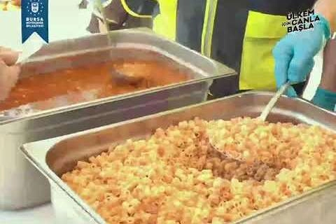 Bursa Büyükşehir Belediyesi afetzedelerin yanında