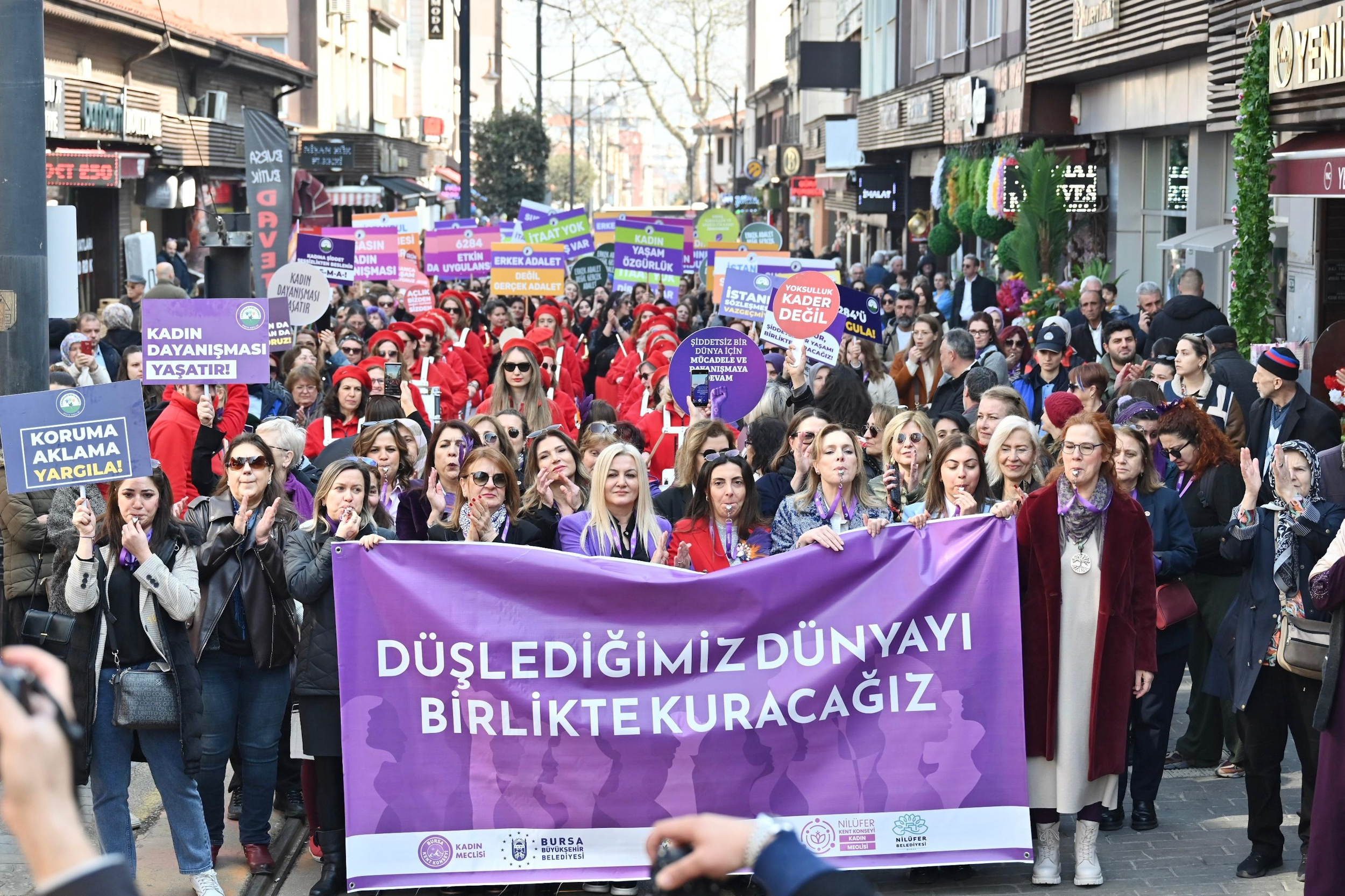 Bursalı kadınlar hakları için yürüdü!