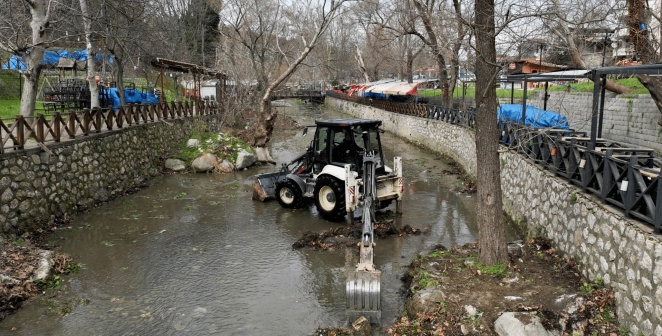 Büyükşehir'den Misi'de dere ve çevre temizliği