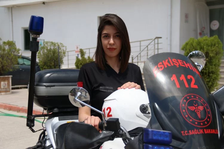 112'nin tek motosikletli kadını