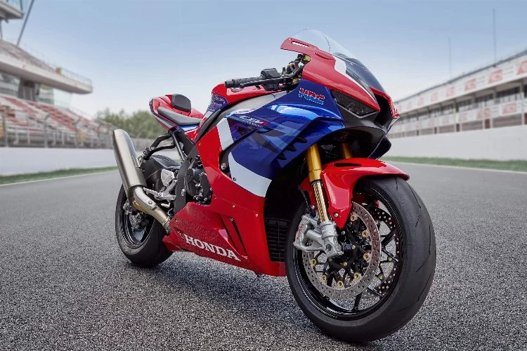 Honda’nın en güçlü motosikleti satışa sunuldu