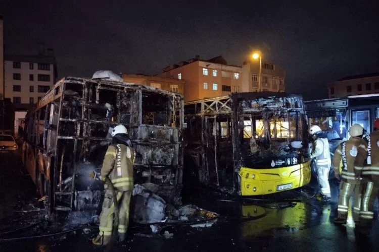 3 otobüs alev alev yandı