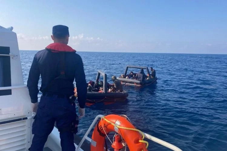 63 düzensiz göçmen kurtarıldı