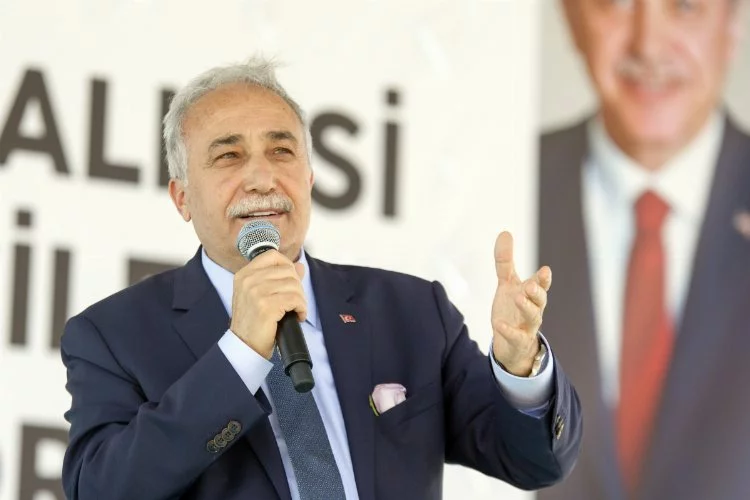 Ahmet Eşref Fakıbaba partisinden ve milletvekilliğinden istifa etti